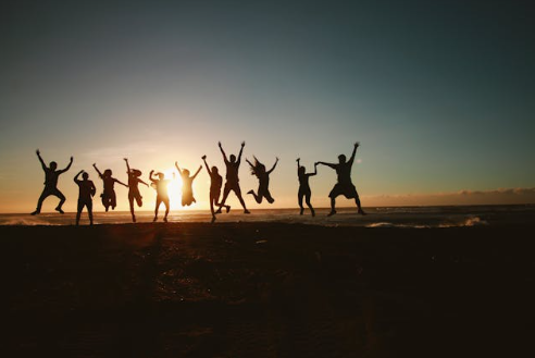 A Smarter Way to Spend an Hour with Friends